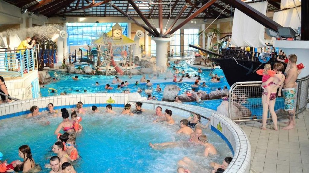 Coral Reef in Bracknell closes for £11.5m refurbishment - BBC News