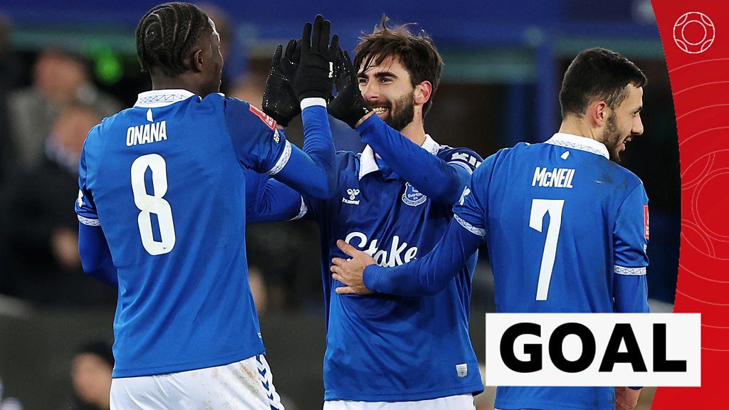Gomes fires Everton ahead with a 'fabulous' free-kick
