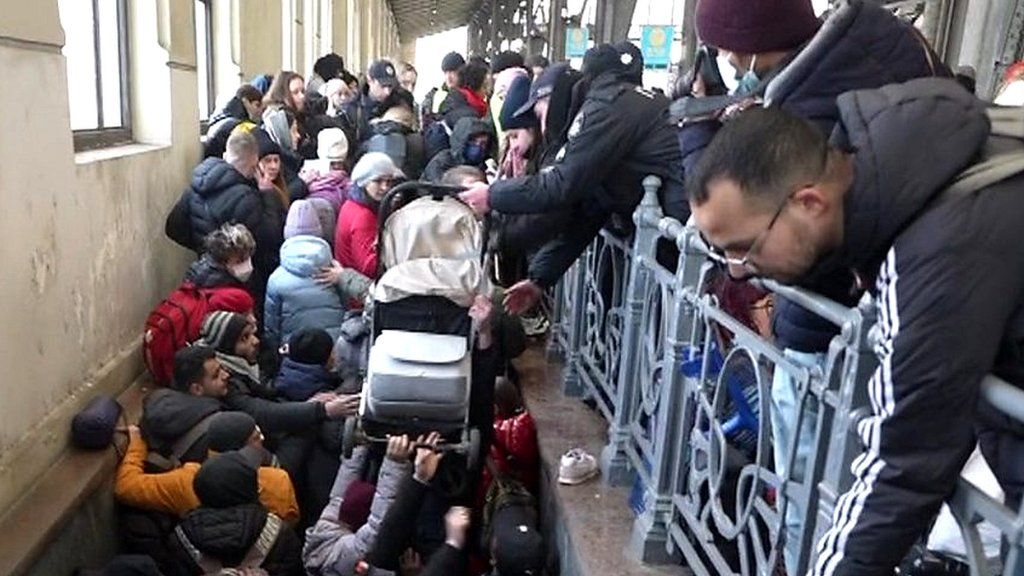 Pushchair passed over refugees heads in Lviv station