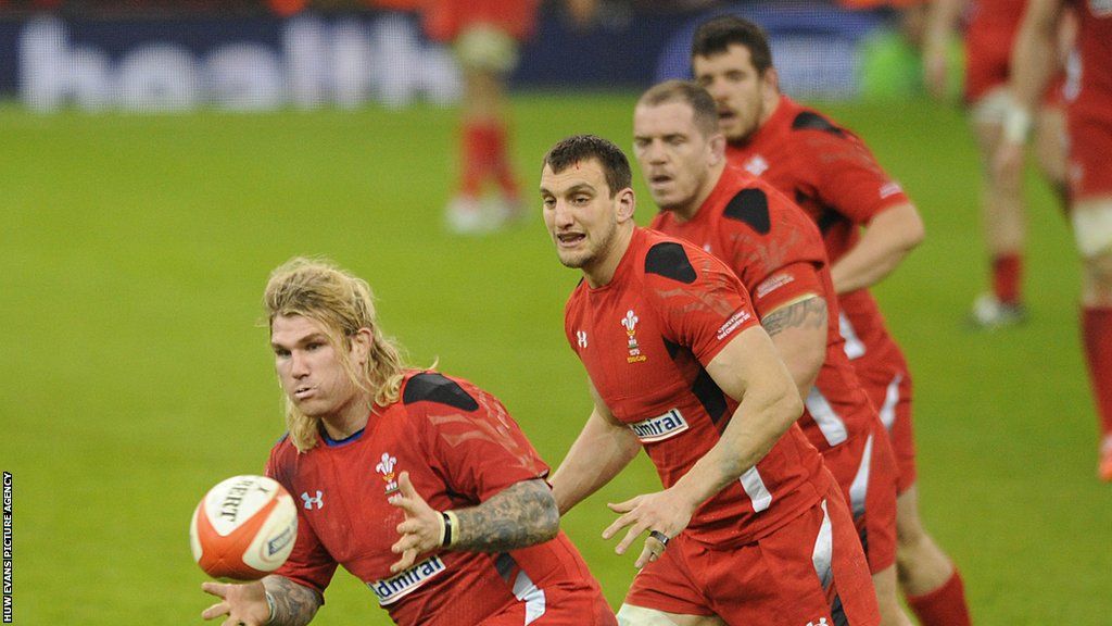 Richard Hibbard receives pass while playing for Wales next to Sam Warburton, Paul James and Aaron Jarvis