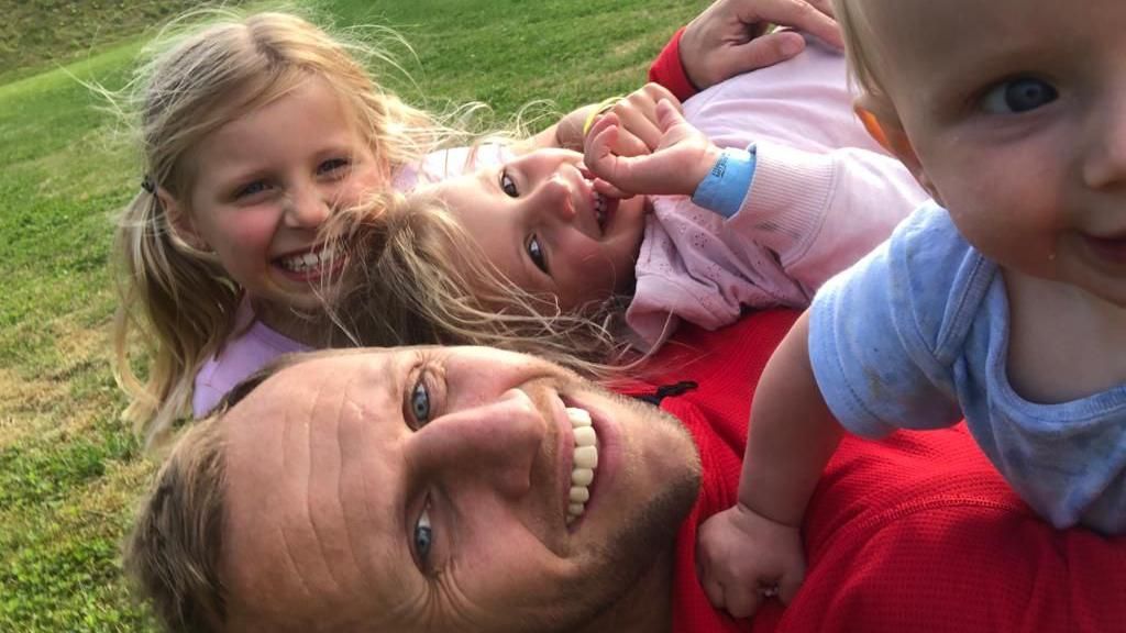 Rob Burrow: Rugby star recorded family messages before he died - BBC News