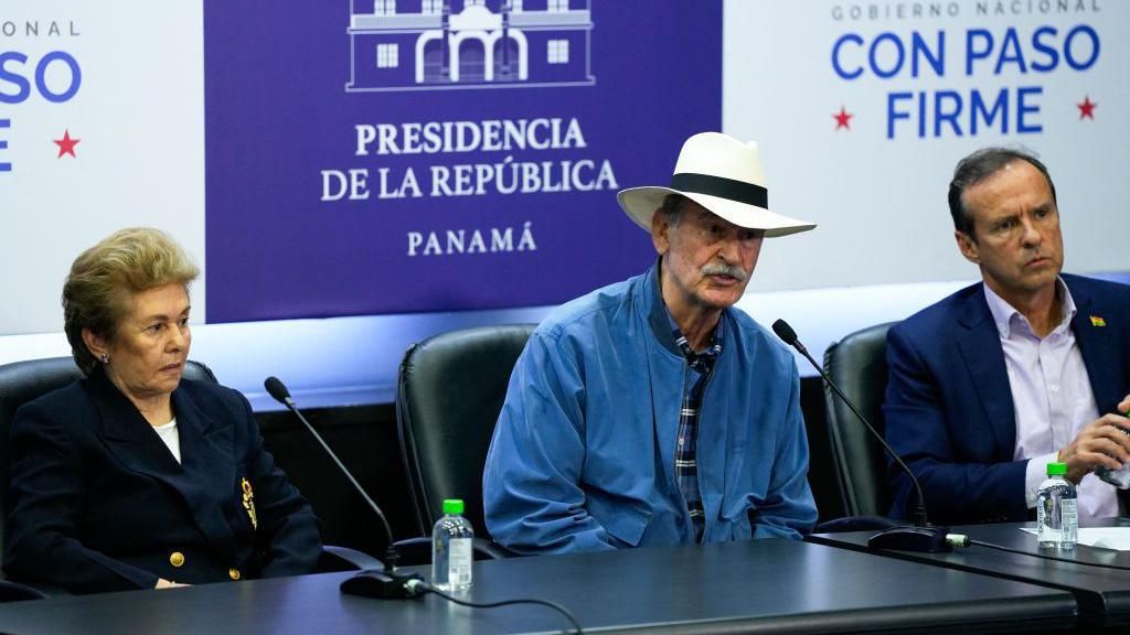 Former Mexico's President Vicente Fox (C) speaks next to Former Panama's President Mireya Moscoso (L) and Former Bolivia's President Jorge Quiroga during a press conference at the Presidential Palace in Panama City on July 26, 2024. 