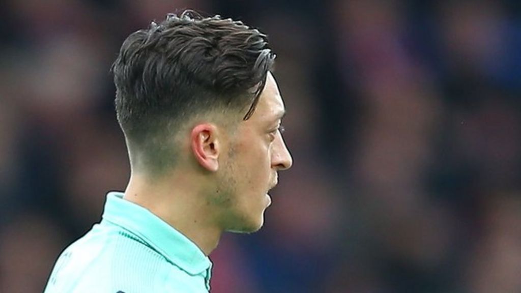 Mesut Ozil It S Normal For Arsenal Captain To Be Angry Says Unai Emery Bbc Sport