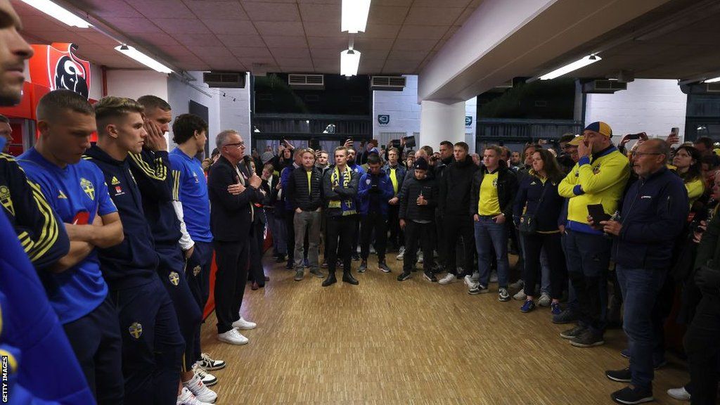 Sweden's head coach and players speak to Sweden fans inside the King Baudouin Stadium