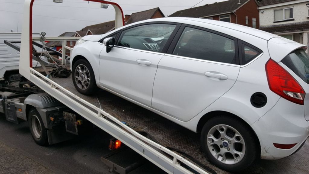 Learner driver test stalled over instructor's car