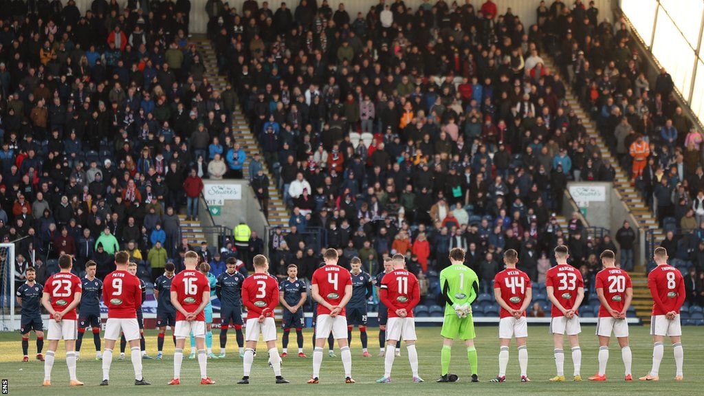 Raith Rovers and Queen's Park players observe a minute's silence in memory of Bill Clark