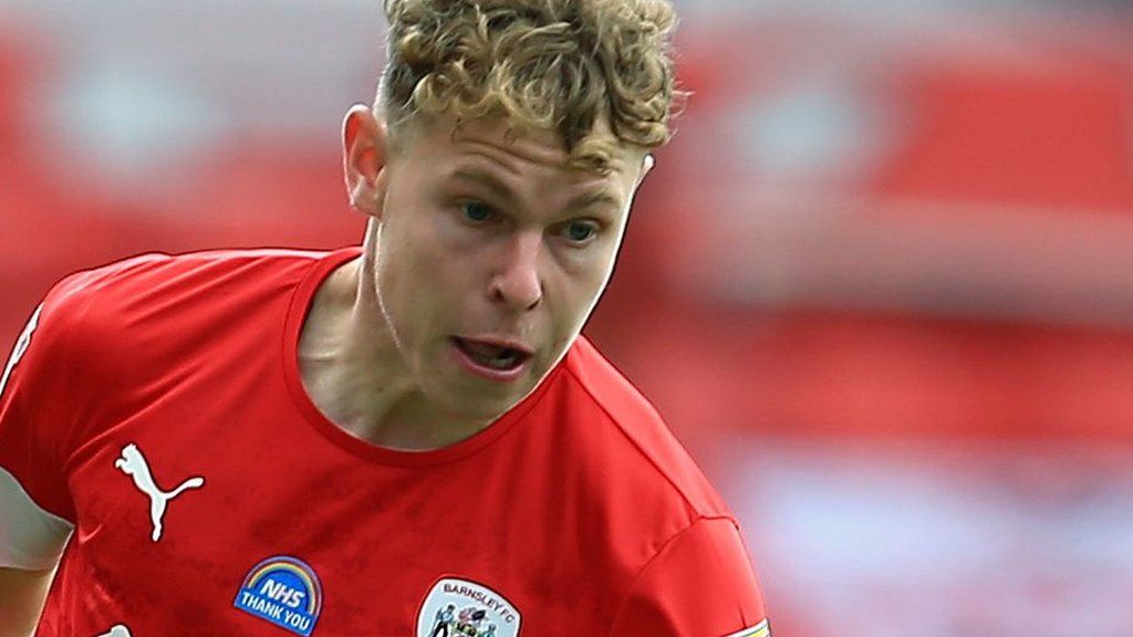 Kilian Ludewig Barnsley Re Sign Red Bull Salzburg Full Back On Loan Bbc Sport