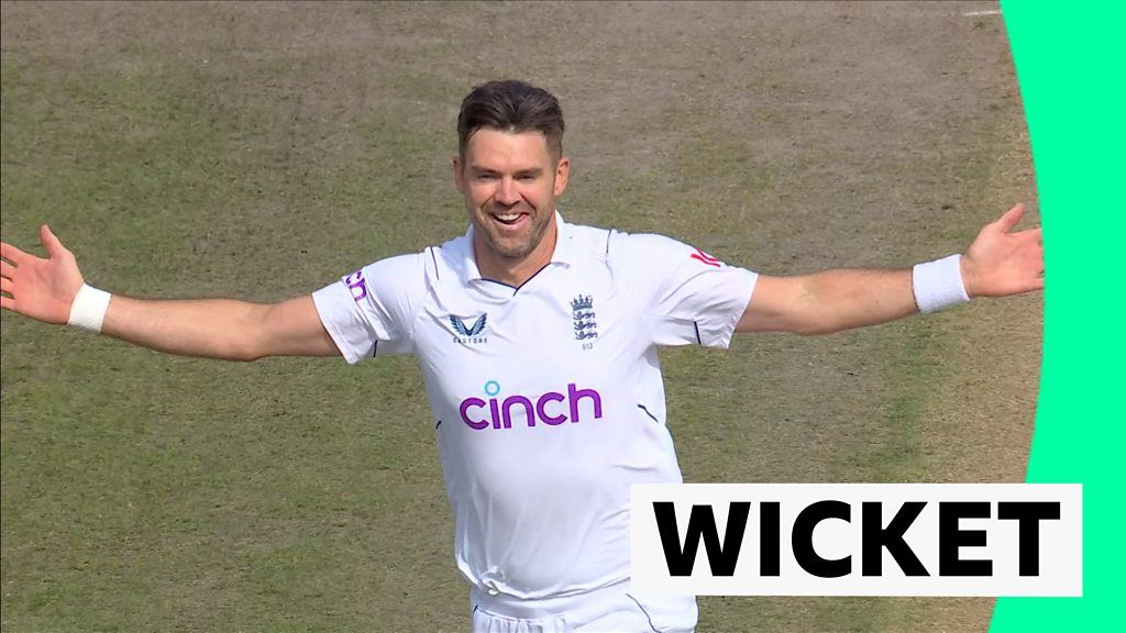 England v South Africa: James Anderson 'absolutely flattens' Dean Elgar's off-stump for wicket