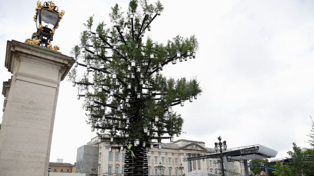 Queen's tree sculpture, made up of other trees, in buckingham palace