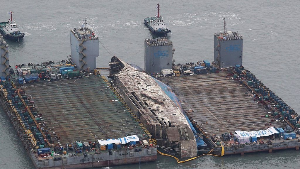 Sewol disaster ferry raised in South Korea after three years - BBC News