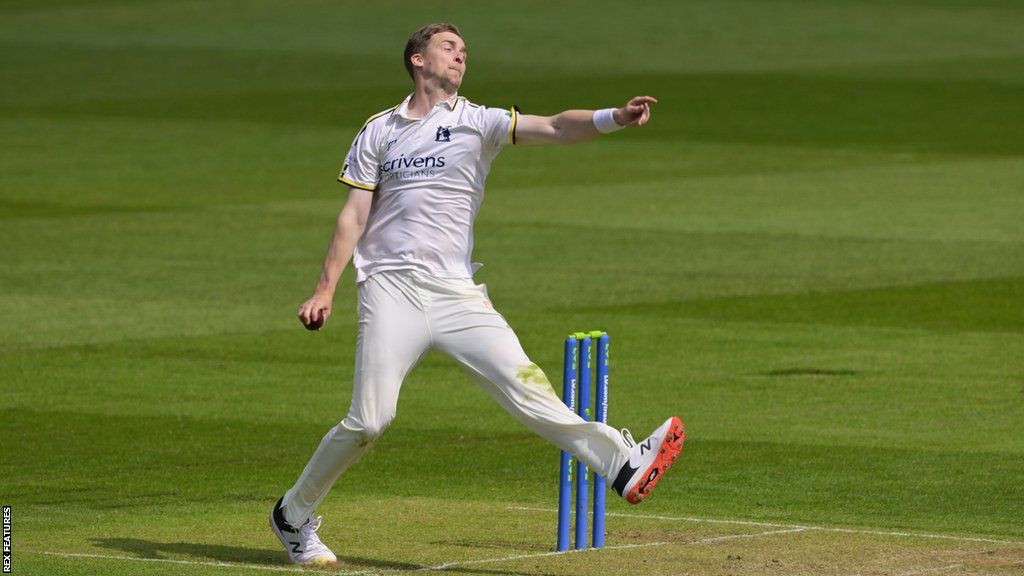 Seamer Craig Miles has joined Durham on a short-term red ball loan from Warwickshire.
