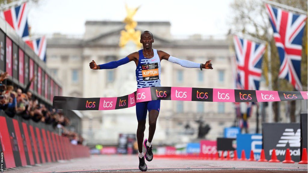Kelvin Kiptum wins the 2023 London Marathon