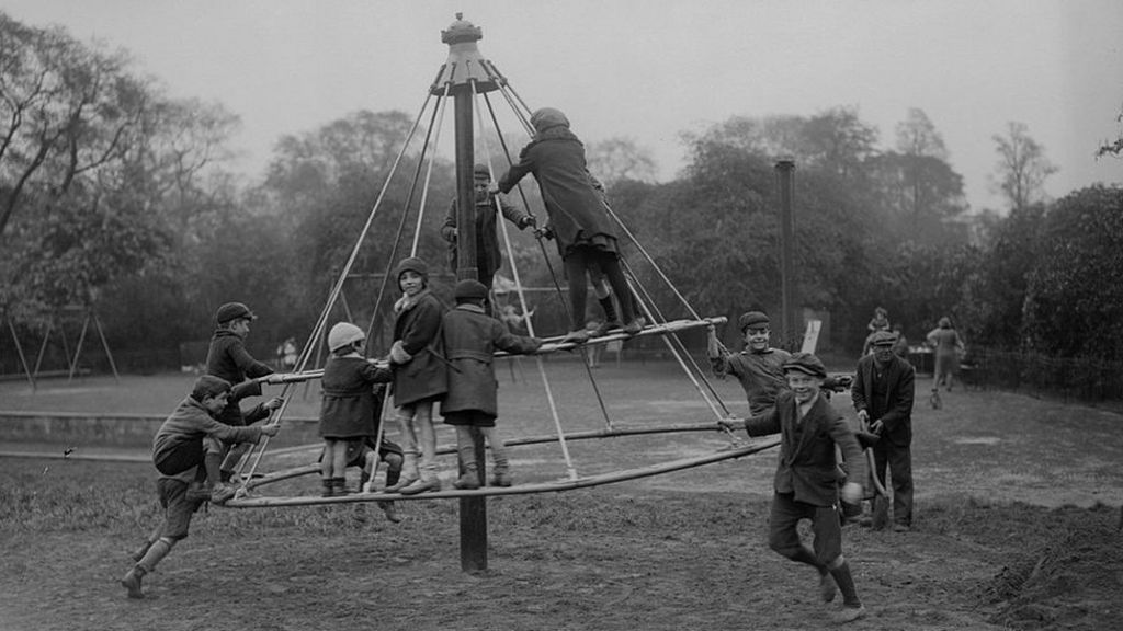 Playground in 1900 _107555354_gettyimages-3428971