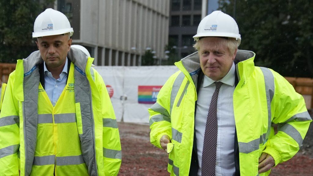 Boris Johnson et Sajid Javid visitent le site du nouvel hôpital pour enfants de l'infirmerie générale de Leeds en octobre 2021