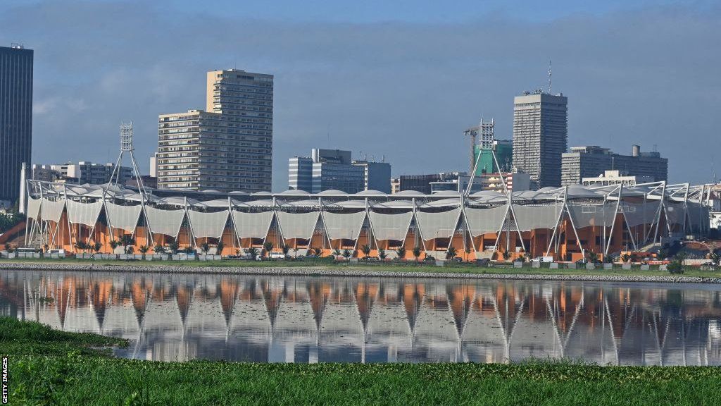 Uma visão geral do estádio Felix Houphouet-Boigny em Abidjan em 8 de novembro de 2023 antes da Copa das Nações da África de 2023