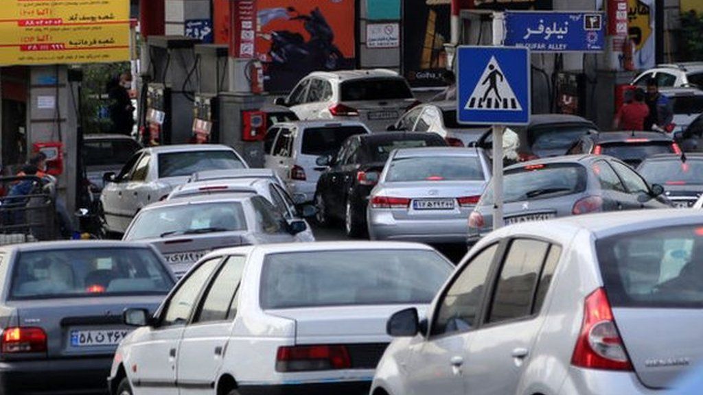 Long queue at a petrol station in Tehran, Iran, on 27 October 2021 following a cyberattack