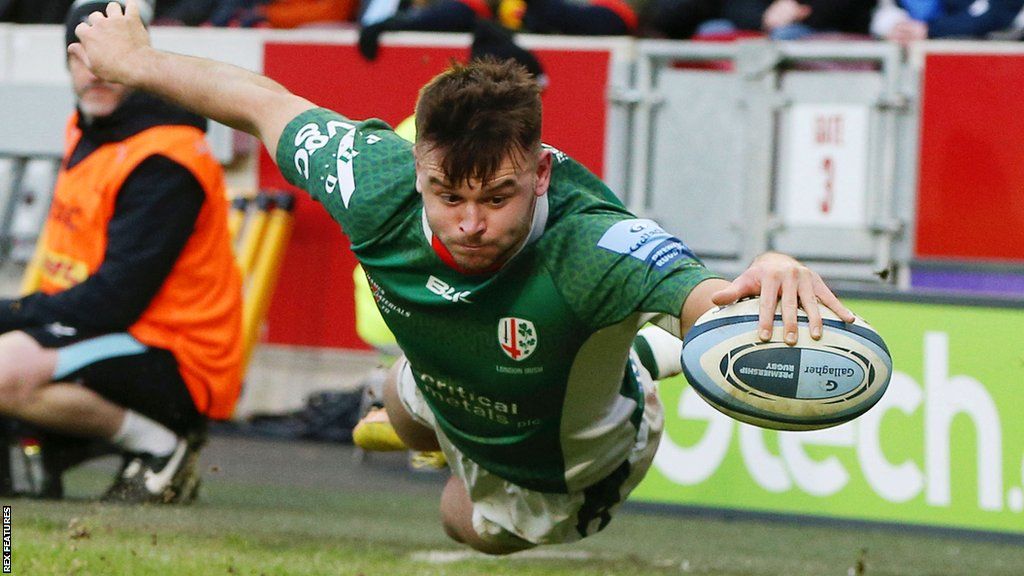 Michael Dykes scores a try for London Irish