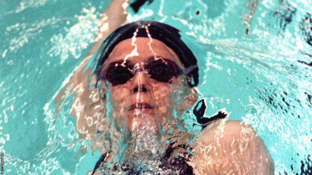 Helen Smart: Former British Olympic swimmer dies aged 42 - BBC Sport