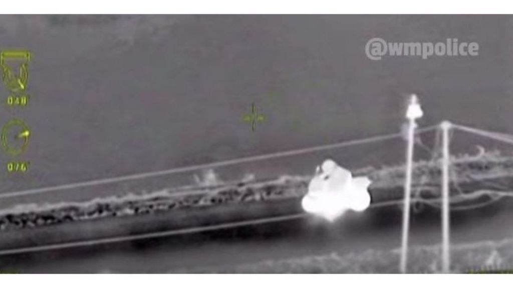 Police pursuit ends in thief's canal plunge