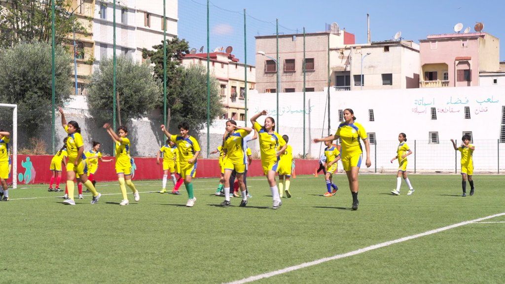 Young girls in yellow kit training in Casablanca
