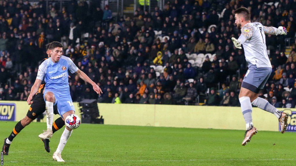 Ross Stewart scores for Sunderland at Hull