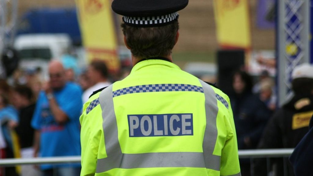 Police forces 'failed to record 40,000 crimes'