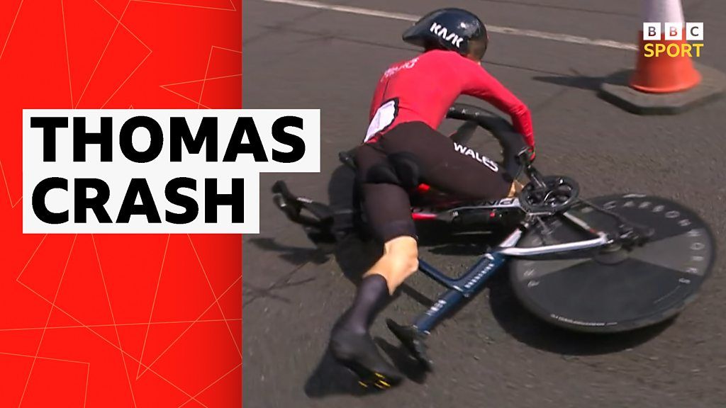 Commonwealth Games: Geraint Thomas crashes in men's individual time trial final