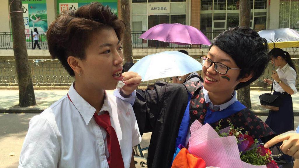 Jean Ouyang proposed to Xiaoyu Wang at their graduation ceremony