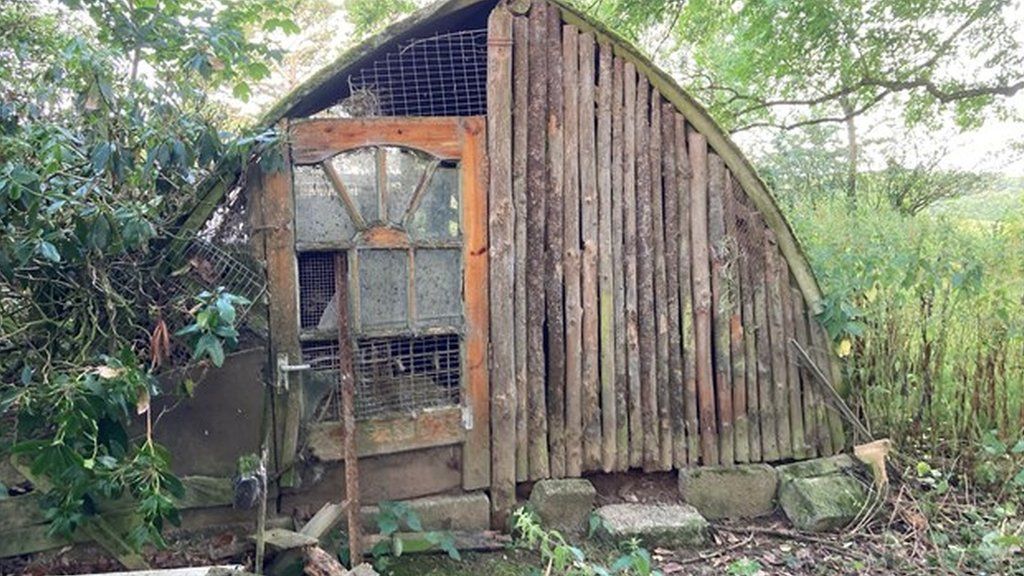 The kennels, at Chumleigh Cross