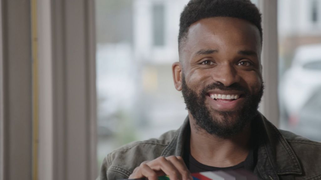 Darren Bent: Trainer addict owns 'thousands' of pairs - BBC Sport