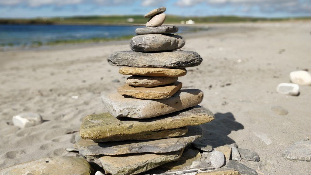 Beaches 'spoiled': Should rock stacking be banned? - BBC News