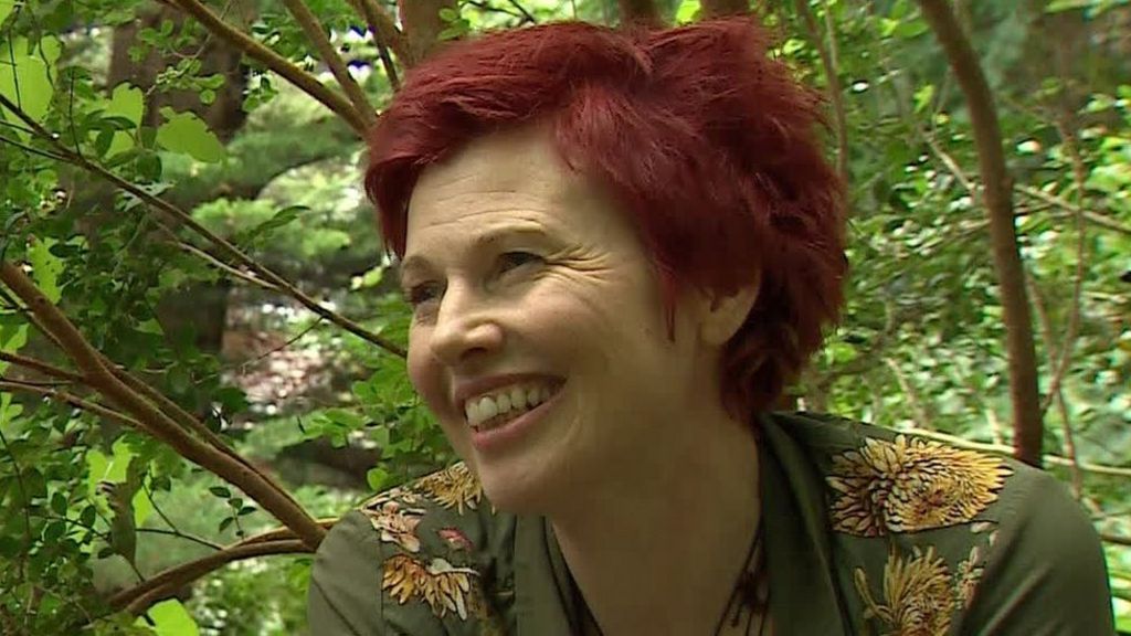 Chelsea Flower Show: Love story of Irish winner made into film - BBC News on Mary Reynolds Christy Collard
 id=36756