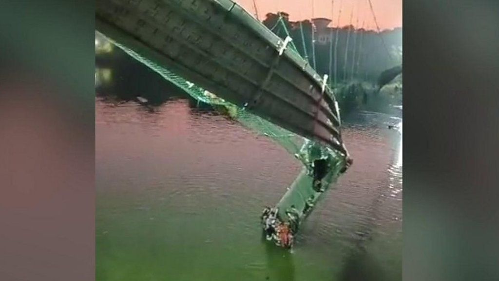 Videos show scenes of chaos after bridge collapse in Gujarat