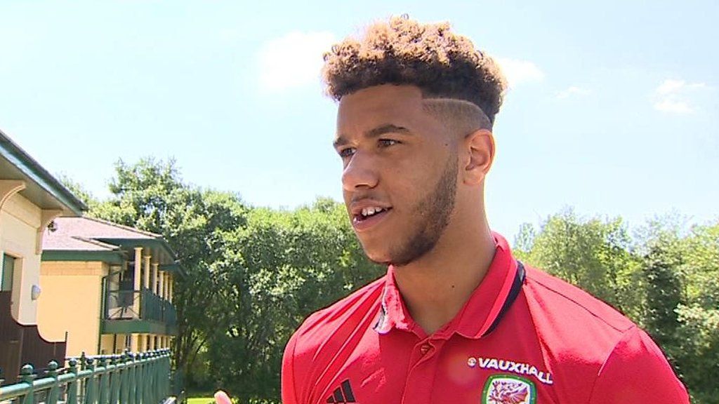 Tyler Roberts Toulon Invite Is Massive For Wales Says Wba Youngster Bbc Sport 