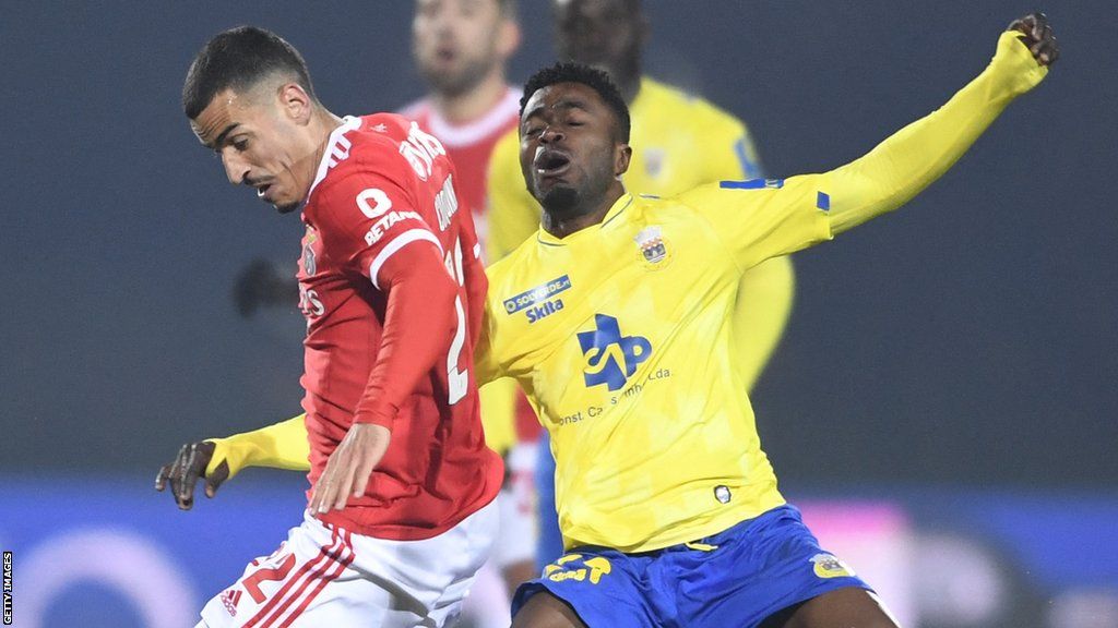 Ismaila Soro (right) in action for Arouca against Benfica