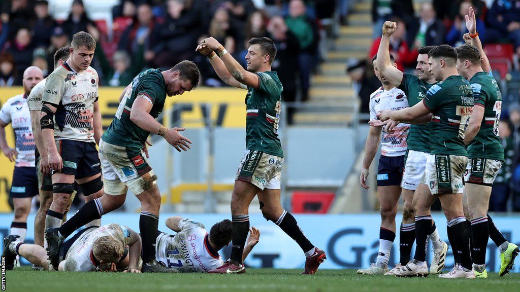 Leicester Tigers players celebrate their win over Saracens