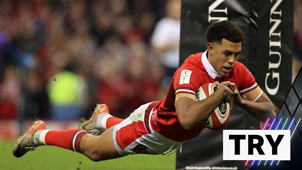 Dyer speeds through France defence to score opening Wales try