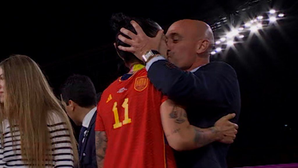 Spanish federation chief kisses Hermoso in World Cup ceremony