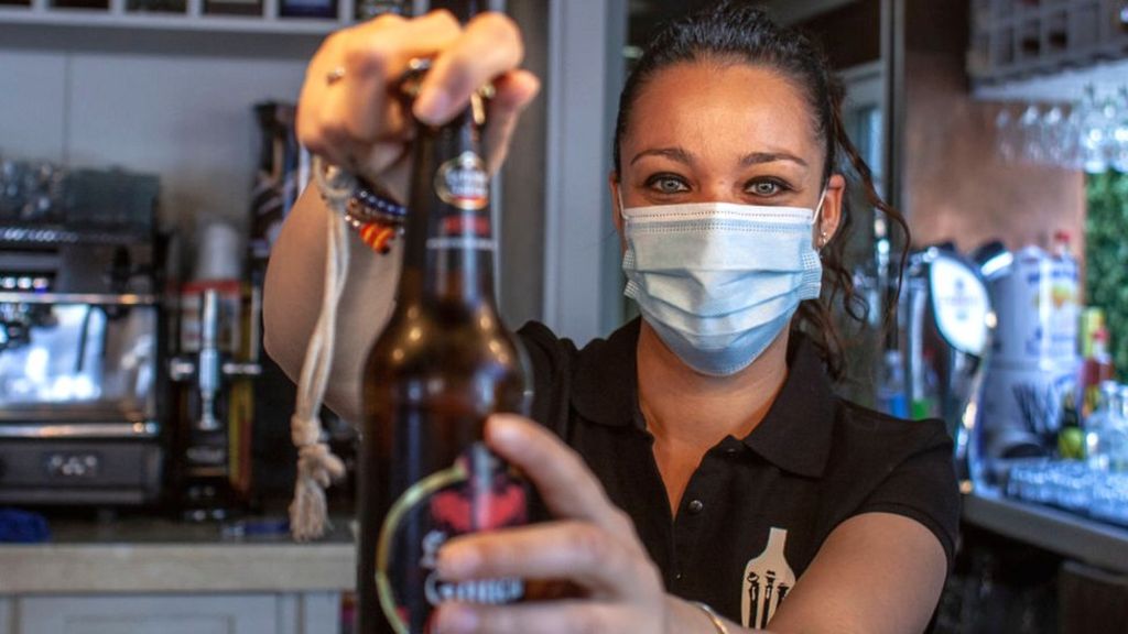 Coronavirus: When will pubs, bars, cafes and restaurants reopen ...