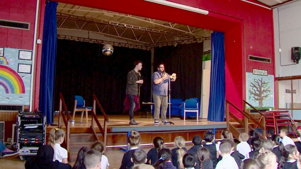 School kids in Edinburgh get their own Fringe Festival - BBC Newsround