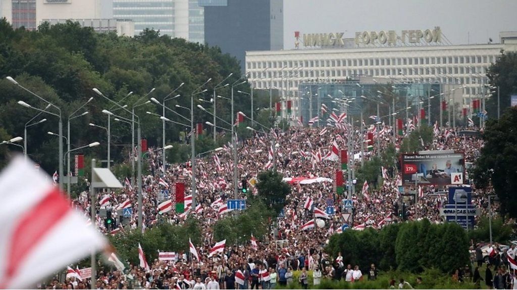 Huge crowd of protesters in Minsk