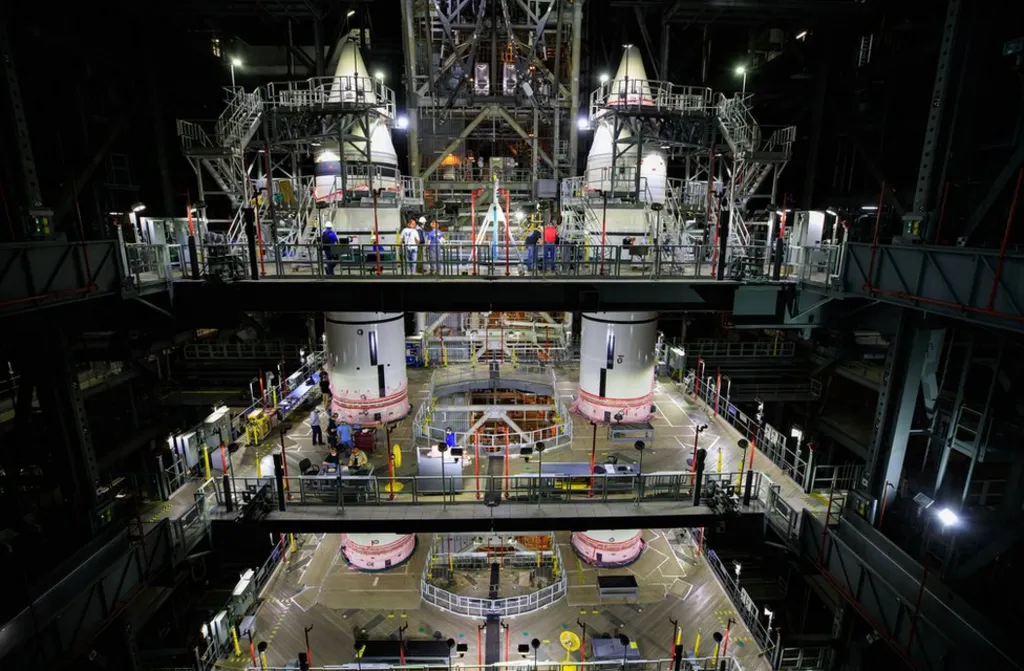 Booster space. Джемини ракета. sls ускоритель. космический центр наро. space launch system.