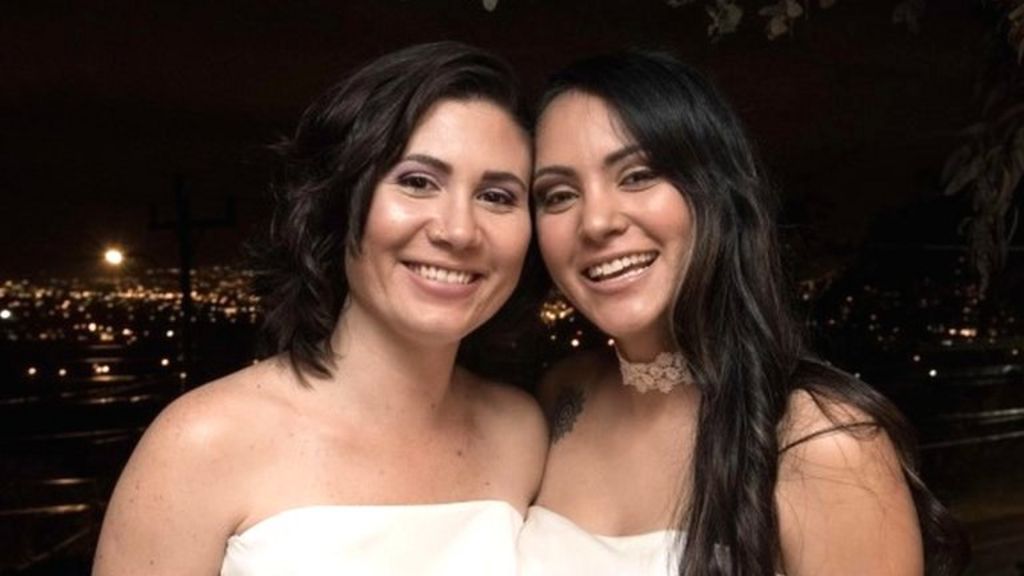 Costa Rica celebrates first same-sex weddings - BBC News