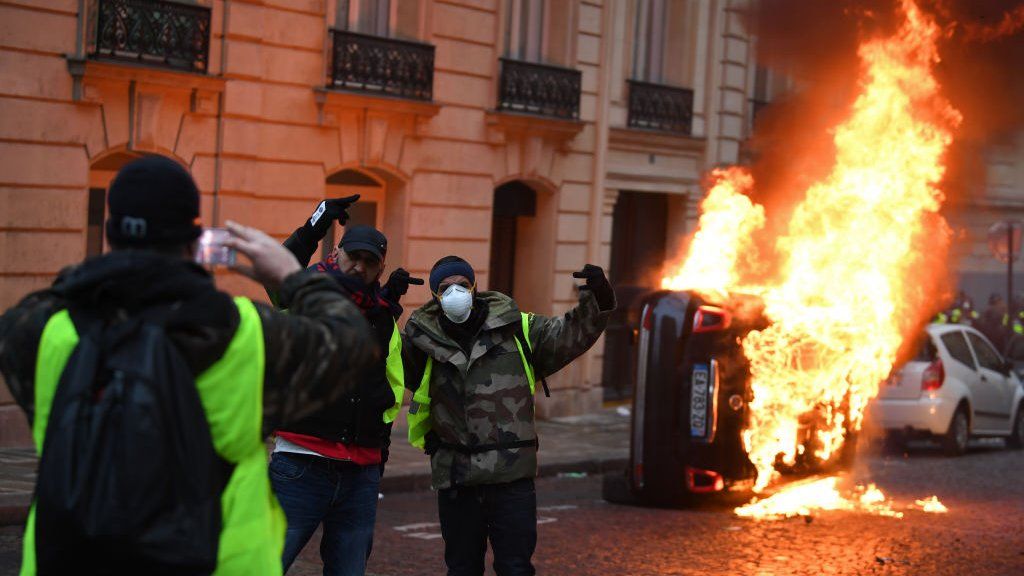 A vehicle is set on fire as protesters take part in the 'yellow vests' demonstration near the Arc de Triomphe on December 8, 2018