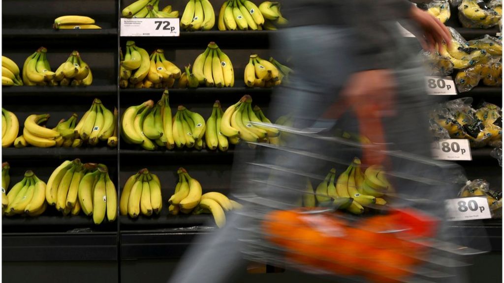 Household food waste level 'unacceptable' - BBC News