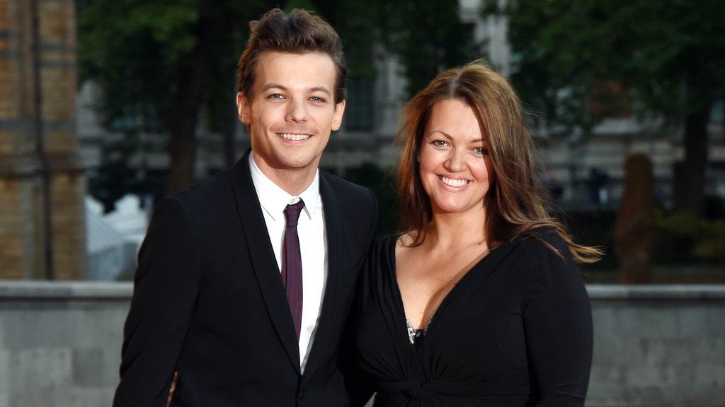 Louis Tomlinson with his mother Johannah at the Natural History Museum in 2015