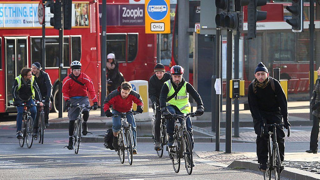 Froome crash: How dangerous is cycling on the roads? - BBC News