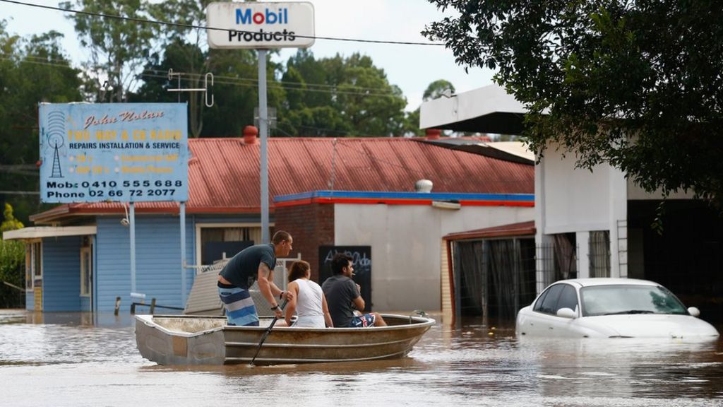 Cyclone Debbie: Two women killed as floods hit eastern Australia
