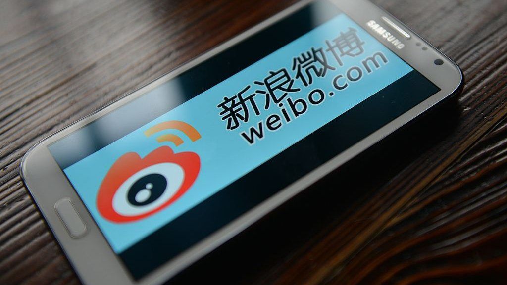 Weibo logo and address on mobile phone screen