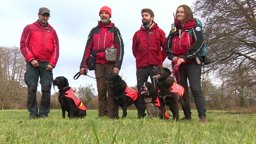 Mountain Rescue search dogs and their handlers